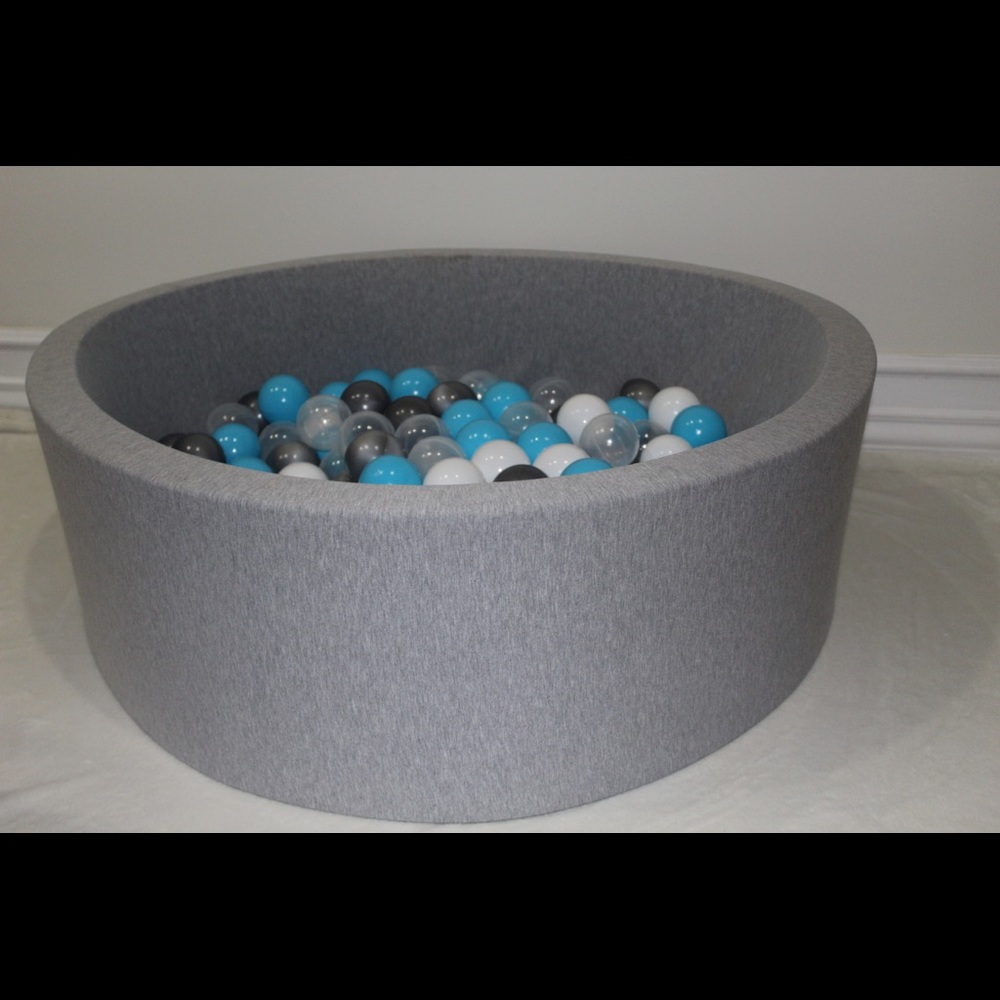 New Gray foam fabric ball pit with 200 balls!
